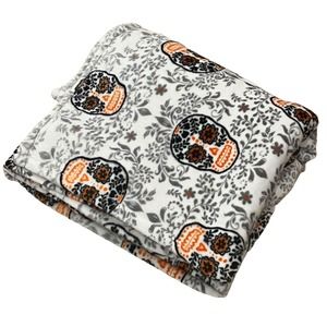 Skull & Bones 100% Polyester Soft Plush 55"x66" Halloween Throw Blanket New